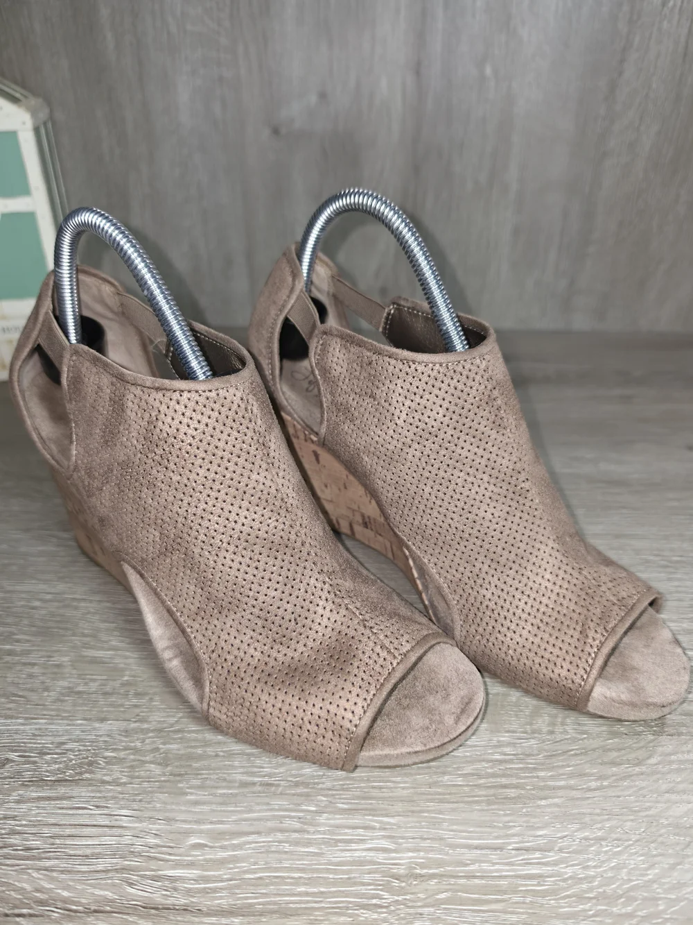 Life Stride Flex Perforated Taupe/Beige Cork-Wedge Peep-Toe Sandals Women's 10